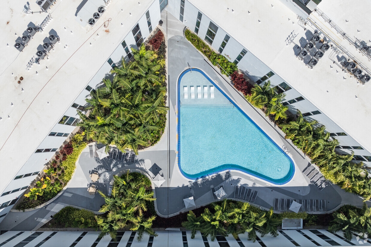 VOX Miami Phase I pool deck